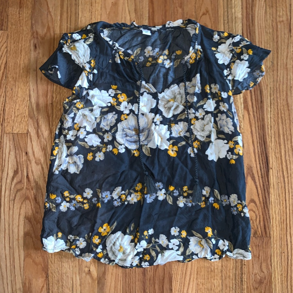 Old navy floral top!